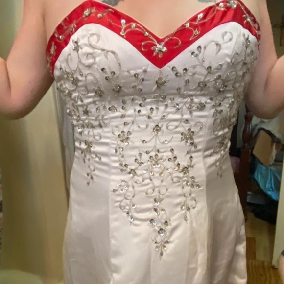 Wedding dress size 12-13 - Picture 5 of 10